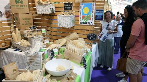 Uno de los puestos de venta en la carpa de Naturcambados durante su primera edici�n