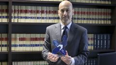 Alejandro Antelo, con el premio.