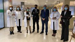 El conselleiro de Sanidade con el equipo directivo del HCV, que lidera Margarita Rodr�guez