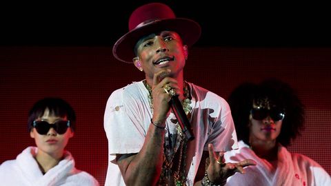 Pharrell Williams durante un concierto en Berlín