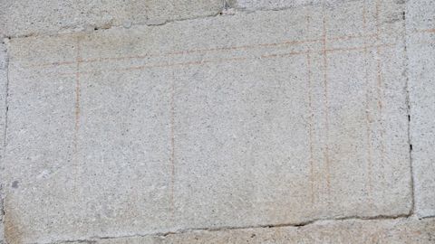 Marcas de montea pintadas en el claustro de la Catedral de Lugo hace unos 300 aos