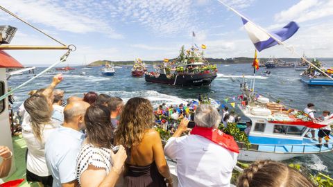 Un momento de la procesi&oacute;n mar&iacute;tima de Camari&ntilde;as