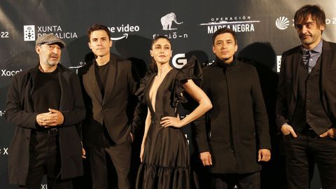 presentacion serie Operación marea negra, con fotocol, estará conselleiro de cultura e actores, entre eles, álex gonzález, PREESTRENO SERIE DE AMAZOM PRIME