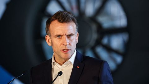 Macron en una conferencia de prensa conjunta este lunes junto con el primer ministro griego.
