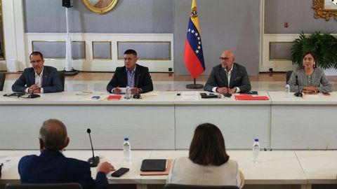 Un momento de la reuni�n entre representantes del r�gimen venezolano, encabezado por el presidente de la Asamblea Nacional, Jorge Fern�ndez, y miembros de la oposici�n, en Caracas