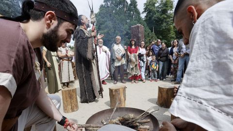 En la  castra  se encendi un fuego sagrado como en la antigedad