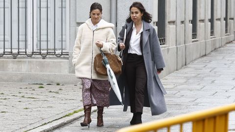 La expresidenta de ADIF, Isabel Pardo de Vera (derecha), a su llegada al Tribunal Supremo el pasado 5 de marzo.