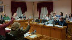 Votaci�n de uno de los puntos en el pleno de Barbad�s.