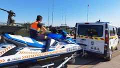 El veh�culo y la motobomba del GES, en el ensayo de ayer en Torrej�n de Ardoz