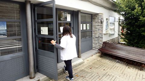 Entrada del centro de salud de Folgoso do Courel