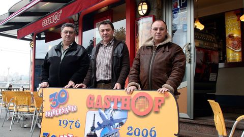 Los tres hermanos Sousa Santos que fundaron Gasthof, Nito, Atilano y Jos�, en una imagen del 2007.