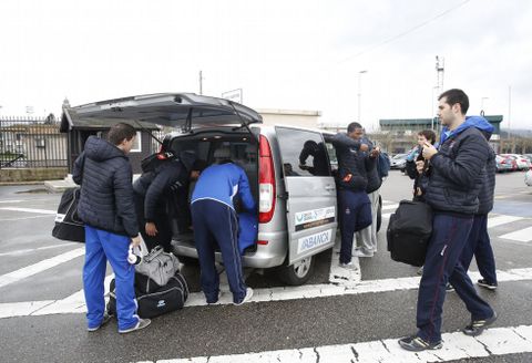 Los jugadores partieron ayer a primera hora de la tarde rumbo a �vila para jugar la final de la Copa. 