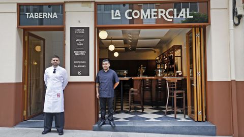 Personal de La Comercial, nuevo bar y restaurante en Emilia Pardo Baz�n