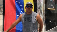 Juan Carlos Pe�a lleg� hace un a�o a Miami, desde entonces busca sacar a su mujer y su hija de Venezuela