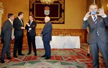 Hern�ndez, Rajoy, Feijoo, el de�n y el conselleiro de Cultura inmortalizando a los fot�grafos. 