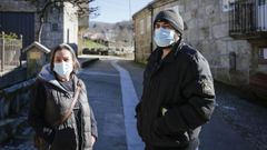 Eva y David, en O Barrio de Barxs, cree que las reuniones familiares en las que no se respetaron las precauciones, provocaron el contagio masivo en el ncleo