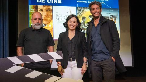 Alfonso Zarauza, Elena Torres y Dani Froiz, en la presentación de la muestra Sanxenxo de cine