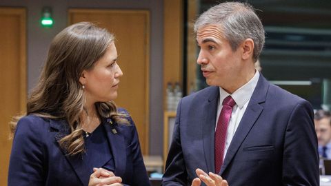 Fernando Sampedro, el jueves con la ministra danesa de Asuntos Europeos, Marie Bjerre.