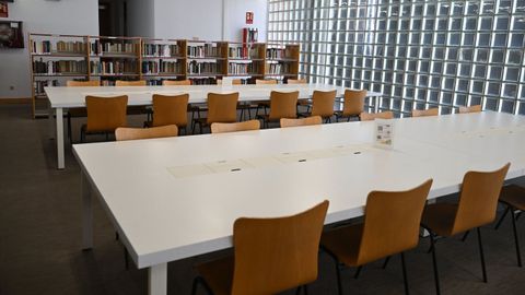 La universidad ha ofertado para este curso 3.999 plazas en primero de carrera, 180 m�s que el curso pasado, pero muy lejos del resto de universidades madrile�as.