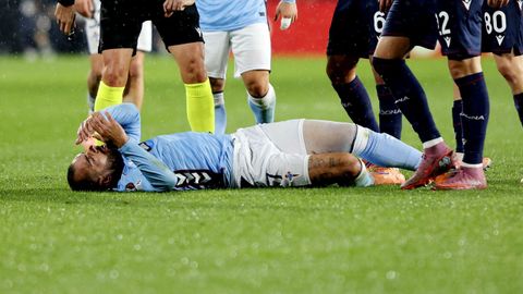 Las molestias de Borja Iglesias vienen de un golpe que recibió en Copa frente al Sant Andreu.
