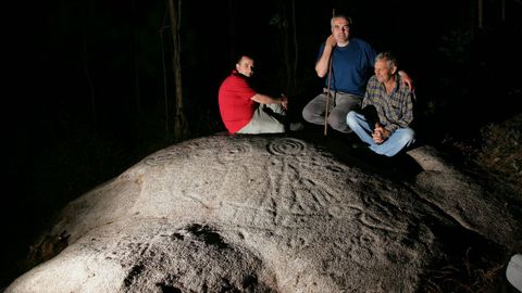 Petroglifo de Chousa do Montas-3, en el municipio de Vilarmaior, localizado por el Grupo de Arqueoloxa da Terra de Trasancos.