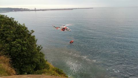 Rescate de un cuerpo sin vida en Gij�n