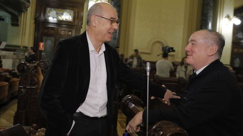 Francisco Jorquera (BNG) y Miguel Lorenzo (PP), antes del comienzo de un pleno.