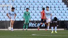 Los jugadores del Celta Fortuna, tras encajar el �nico gol del partido.