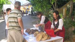 Imagen de archivo del mercado medieval de Tremi��.