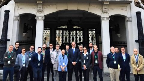 Un grupo de participantes de Collaborate Oviedo, evento promovido por el Ayuntamiento, han visitado esta ma�ana la f�brica de GDELS-SBS en Trubia