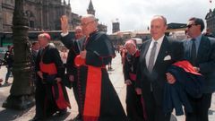 Imagen de archivo de Sodano, en el verano de 1999, en Santiago, junto a Fraga y Rouco Varela