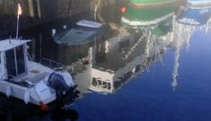 A Ribeira dice que esta lancha en la d�rsena pesquera porque carece de plaza de amarre en Porto Chico. 