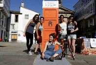 El  grupo present� su proyecto de actividades ayer por la tarde en la praza de Cervantes. 