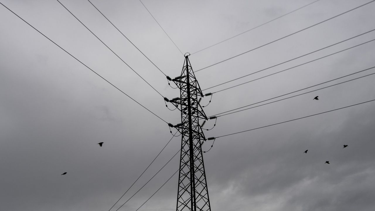 «Lleva meses esperando que aparezcan los técnicos y le instalen la luz»