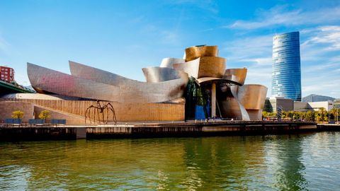 El Guggenheim es el emblema de Bilbao.