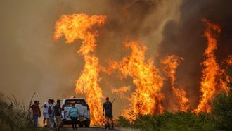 Incendio forestal en las aldeas de Quins y Vilaverde, en Ourense
