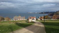 Las tres viviendas que expropi� el Concello de Oleiros en Bastiagueiro Pequeno.