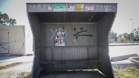 En esta marquesina de Vilanova optan por la cl�sica chapa