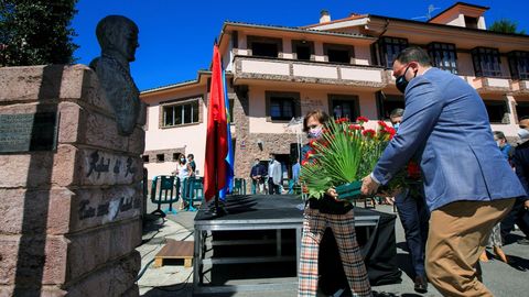 La vicepresidenta primera del Gobierno, Carmen Calvo, el presidente del Principado, Adri�n Barb�n, durante el homenaje al general Riego