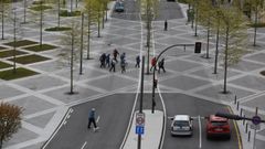 En el nuevo cruce de Concheiros hay ahora dos postes de sem�foro a cada extremo de la plaza, pero son poco visibles desde la zona central que es la que m�s usan los peatones y peregrinos