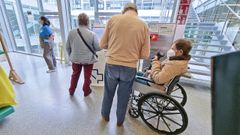 Usuarios en el centro de salud de A Parda, en Pontevedra