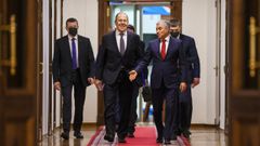 El ministro de Exteriores ruso, Sergu�i Lavrov (centro), junto al presidente de la Duma (derecha), Vyacheslav Volodin