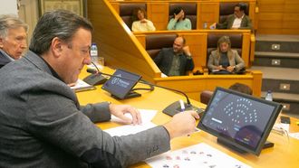 Valent�n Gonz�lez Formoso presidi� el pleno extraordinario celebrado este mi�rcoles.