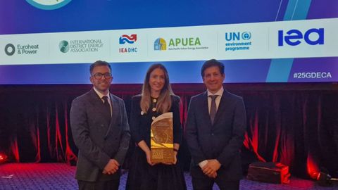Equipo de Hunosa entrega de premio de la IAE