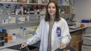 Luc�a Mosquera, investigadora en diabetes tipo 1, en el laboratorio del CiMUS en el que trabaja. 