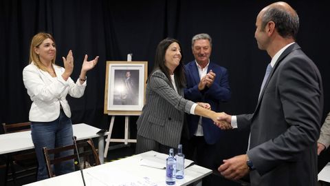 PLENO MOCION DE CENSURA EN EL CONCELLO DE RIBEIRA, DONDE LUIS PEREZ BARRAL ALCALDE DEL BNG CEDE EL BASTON DE MANDO A LA NUEVA ALCALDESA MARIA JOSE SAMPEDRO CANDIDATA DEL PP, PRIMERA MUJER EN ESTE PUESTO.