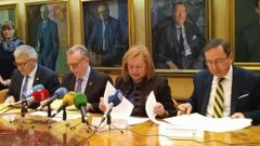 El rector de la Universidad de Oviedo, Santiago Garc�a Granda; el consejero de Sanidad, Francisco del Busto; y la presidenta del CSIC, Rosa Men�ndez.