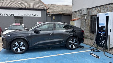 Punto de carga en Astorga, a 1,7 kil�metros del centro, con poco espacio y pegado a la carretera general.