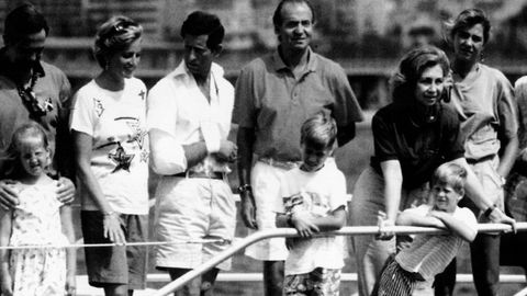 El prncipe Carlos, Lady Di y sus hijos, con la familia real espaola en Palma de Mallorca.