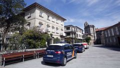Coches patrulla de la Polic�a Nacional en la plaza de Santa Mar�a